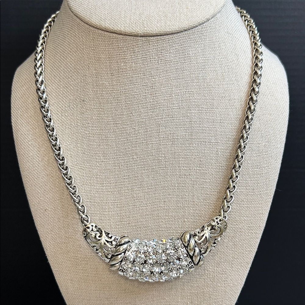 Elegant Silver Necklace with Crystal Accents